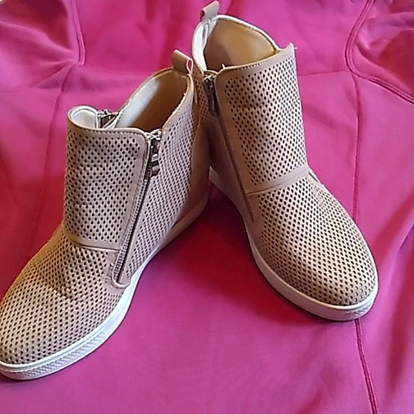 CCOCCI Shoes - Women's Ccocci  wedge boots size 8.5 and light pink